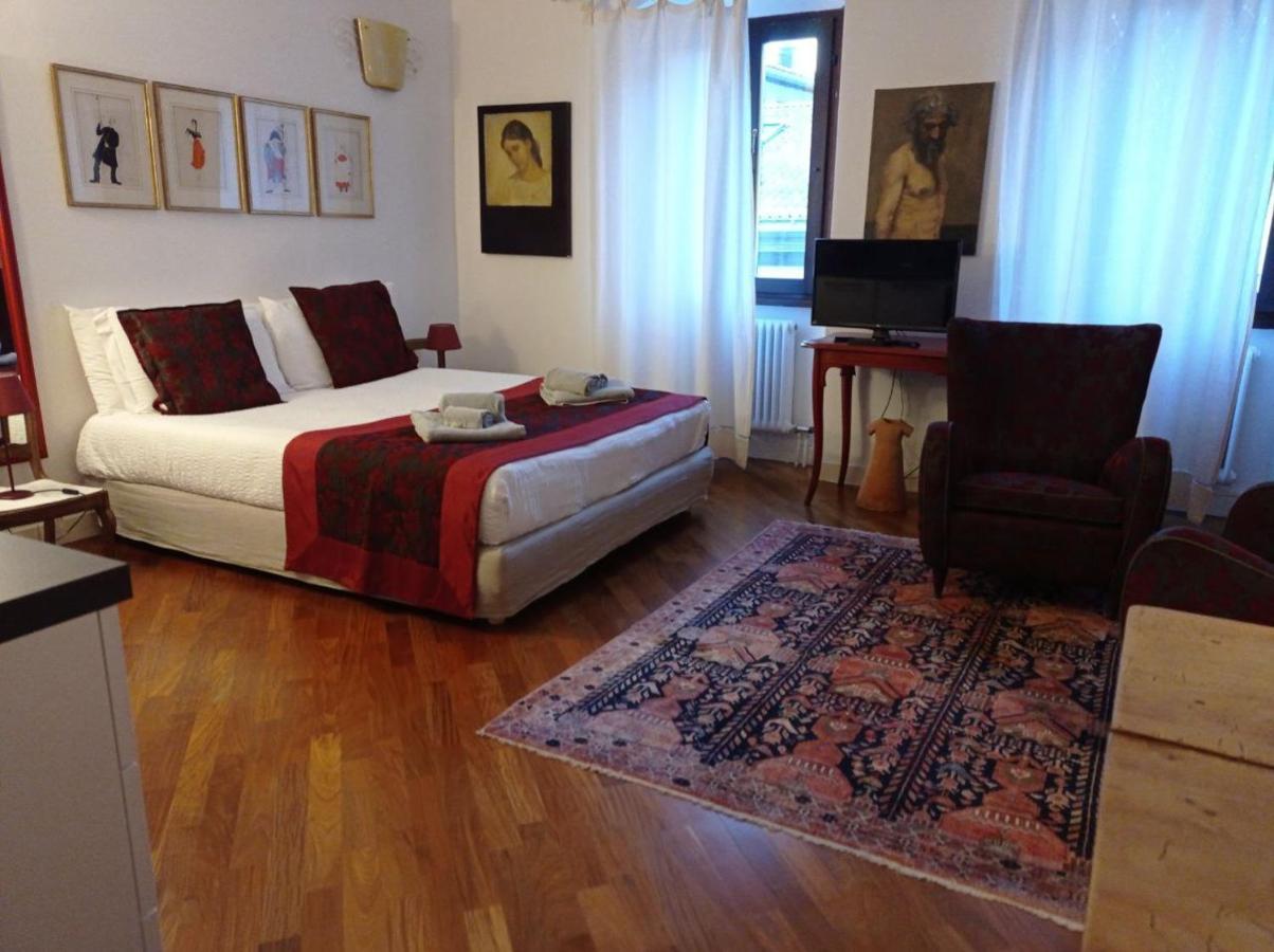 S. Trinita 18, Suites & Rooms Trento Exteriér fotografie